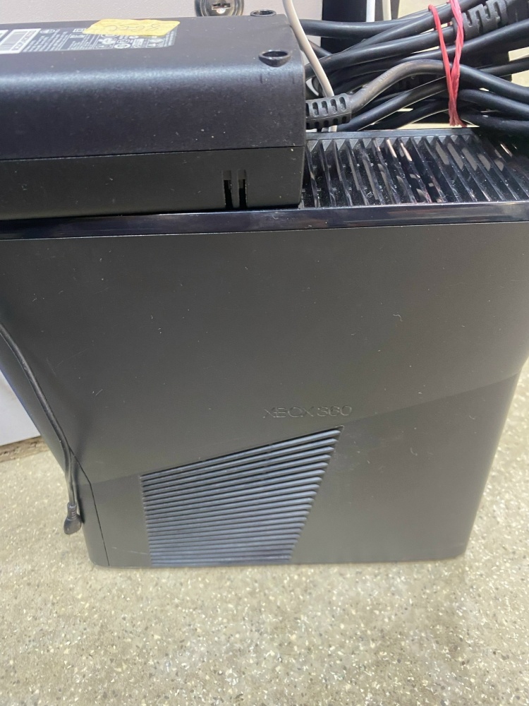 Игровая приставка XBOX 360