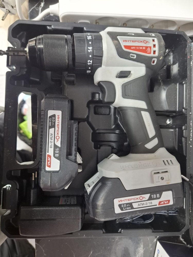 Шуруповерт Интерскол 18v