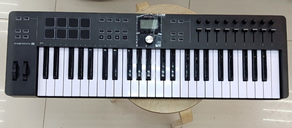 Миди-клавиатура ARTURIA KEYLAB ESSENTAL 49
